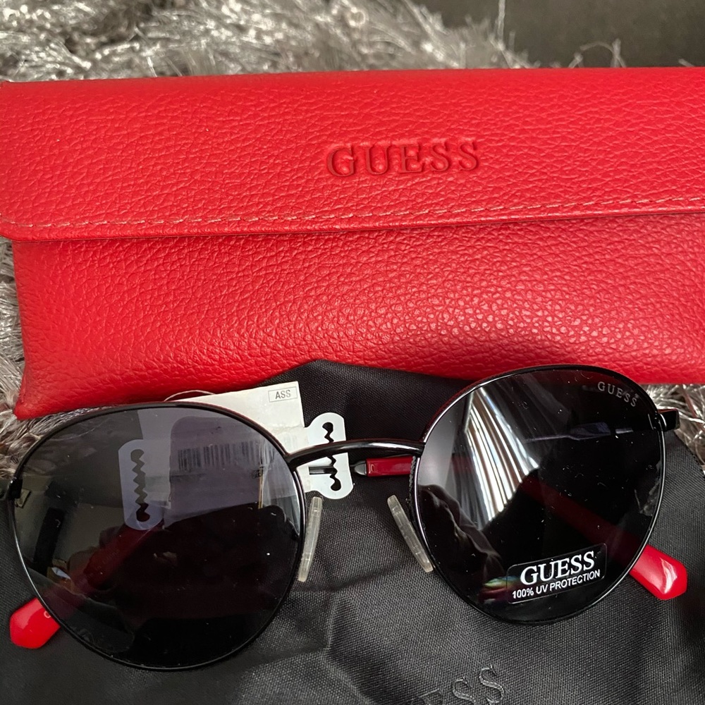 Men’s Guess glasses